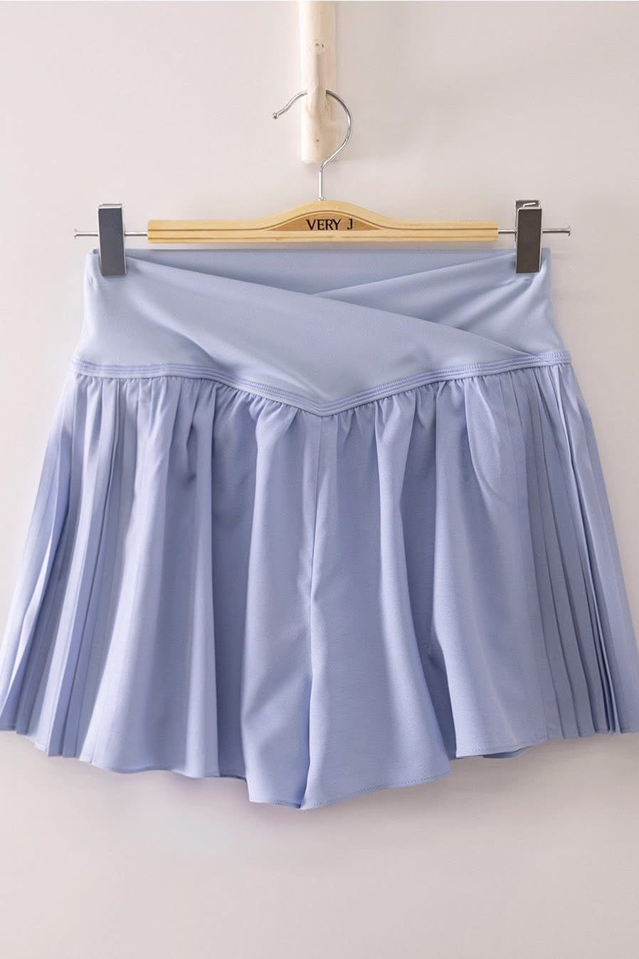Serving Style Side Pleat Athletic Shorts