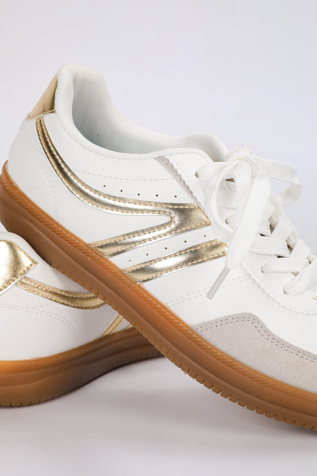 Run the Show Gold Accent Sneakers