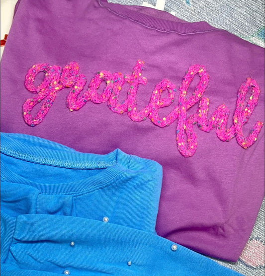 PEACH LOVE: Oh So Grateful Puff Script Pullover