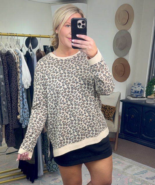 MUD PIE: Fanning Split Side Pullover Top in Tan Leopard