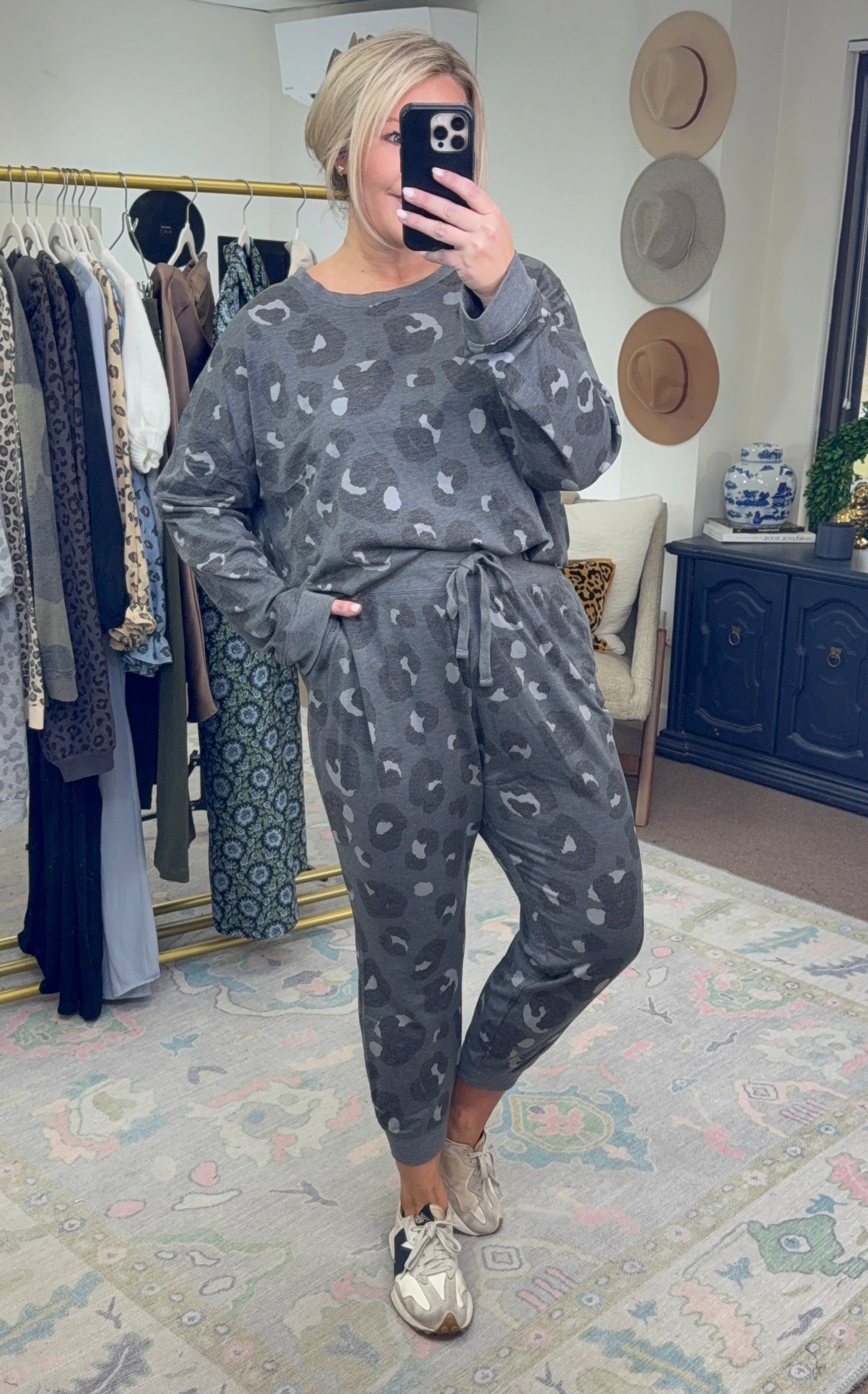 Fanning Split Side Pullover Top in Gray Leopard