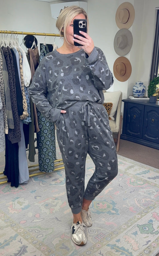 MUD PIE: Fanning Jogger Pants in Gray Leopard