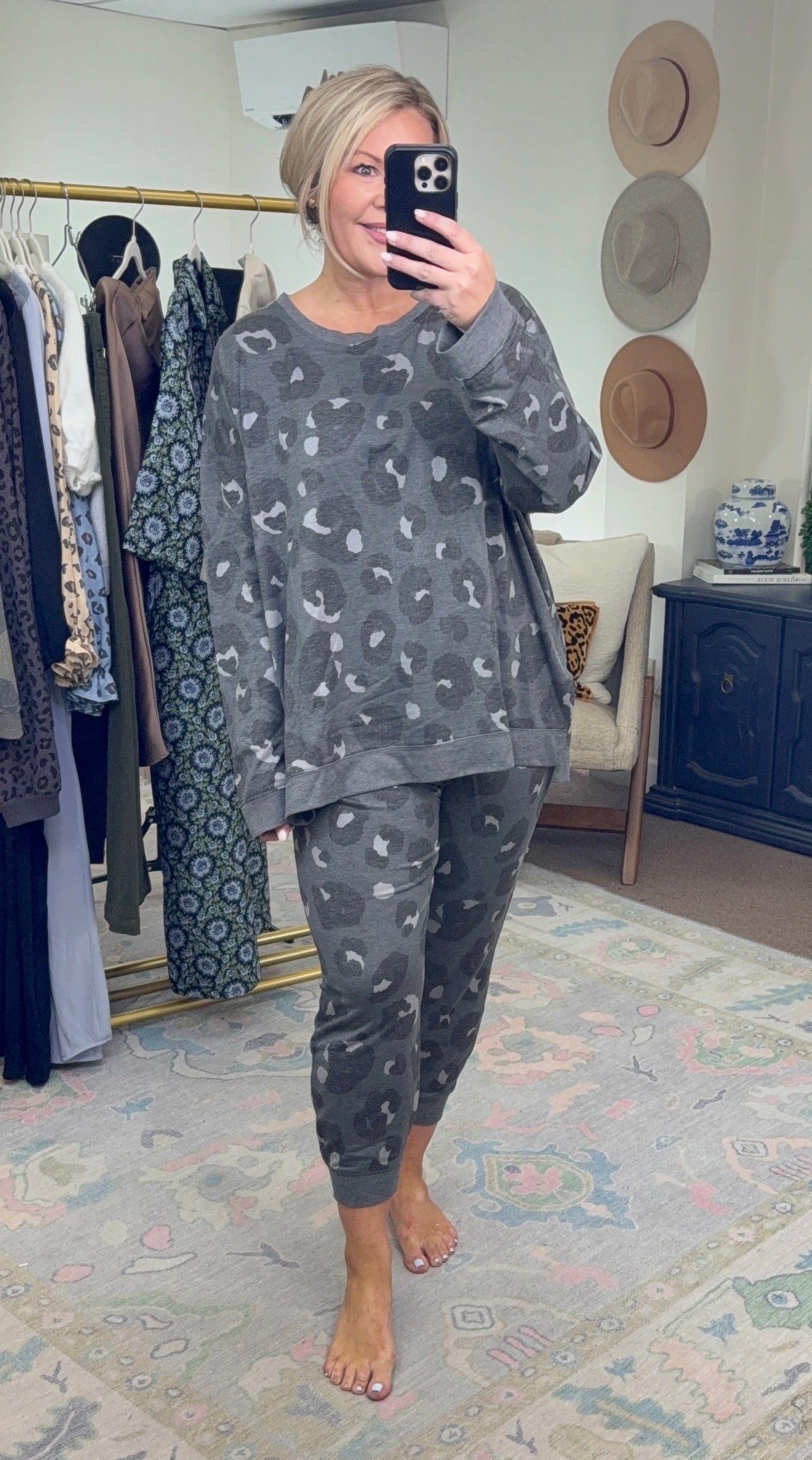 Fanning Split Side Pullover Top in Gray Leopard