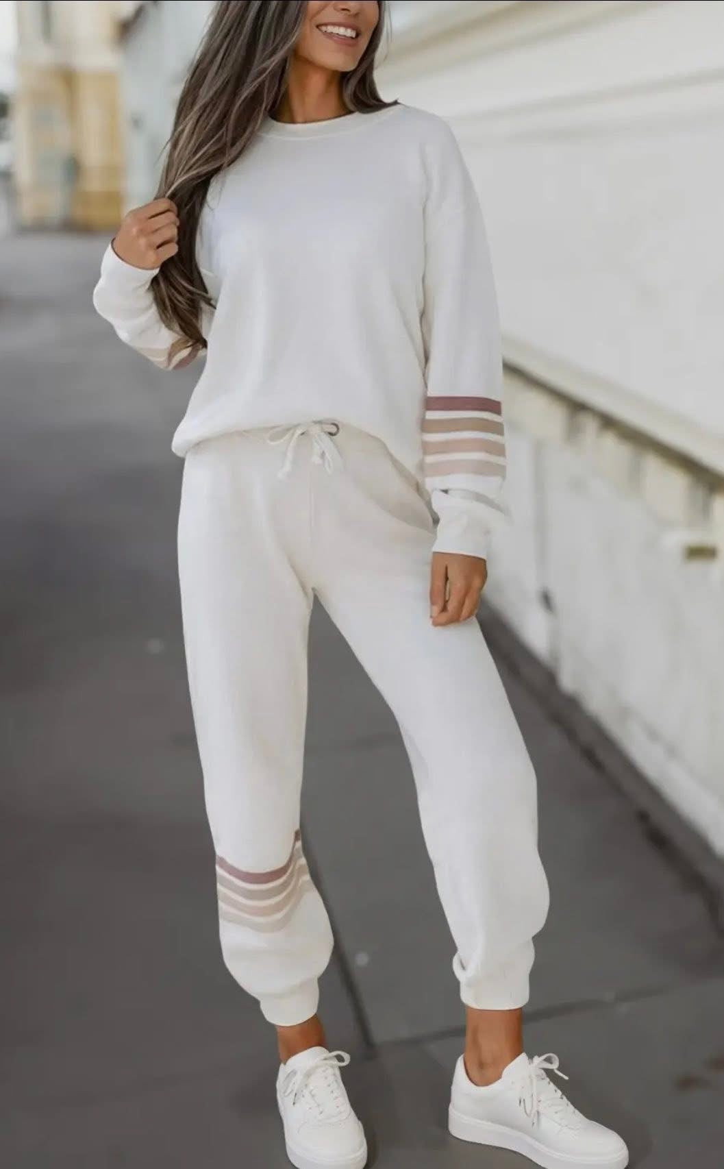 Sport Mode Stripe Accent Jogger Set