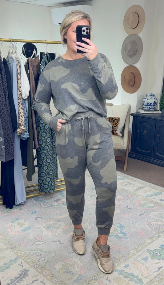 MUD PIE: Fanning Jogger Pants in Green Camo