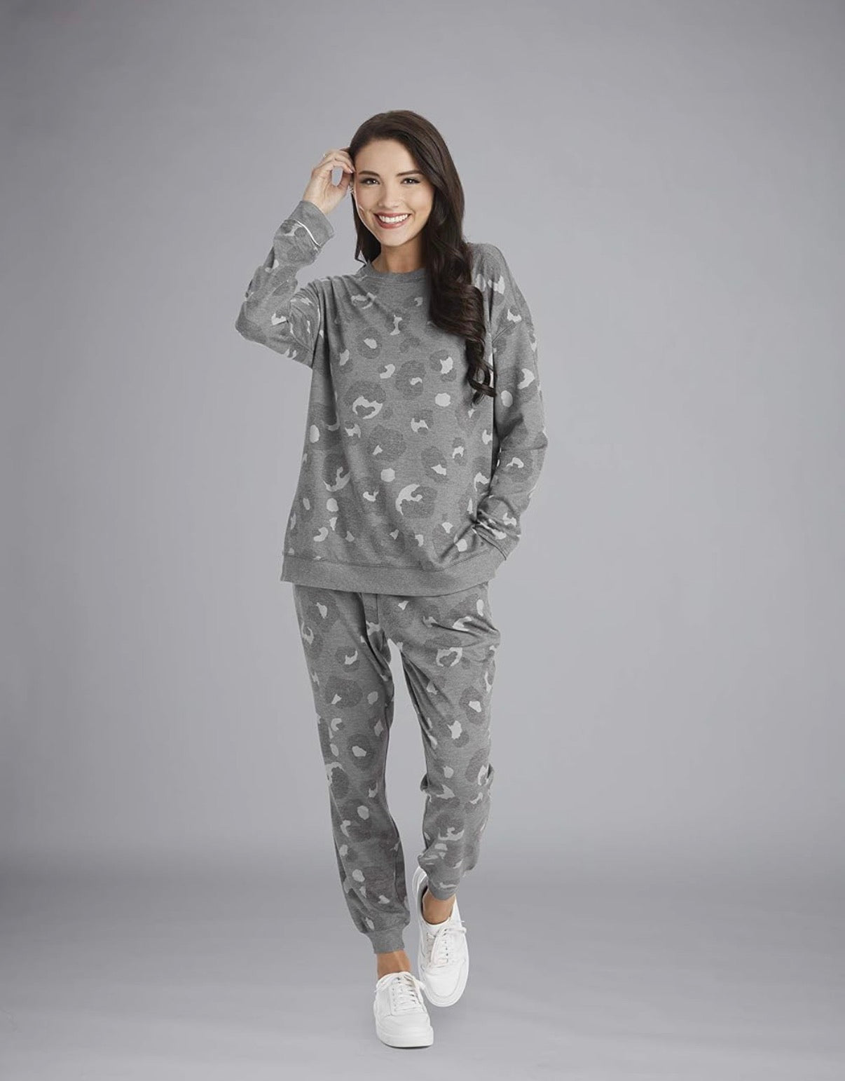 Fanning Split Side Pullover Top in Gray Leopard