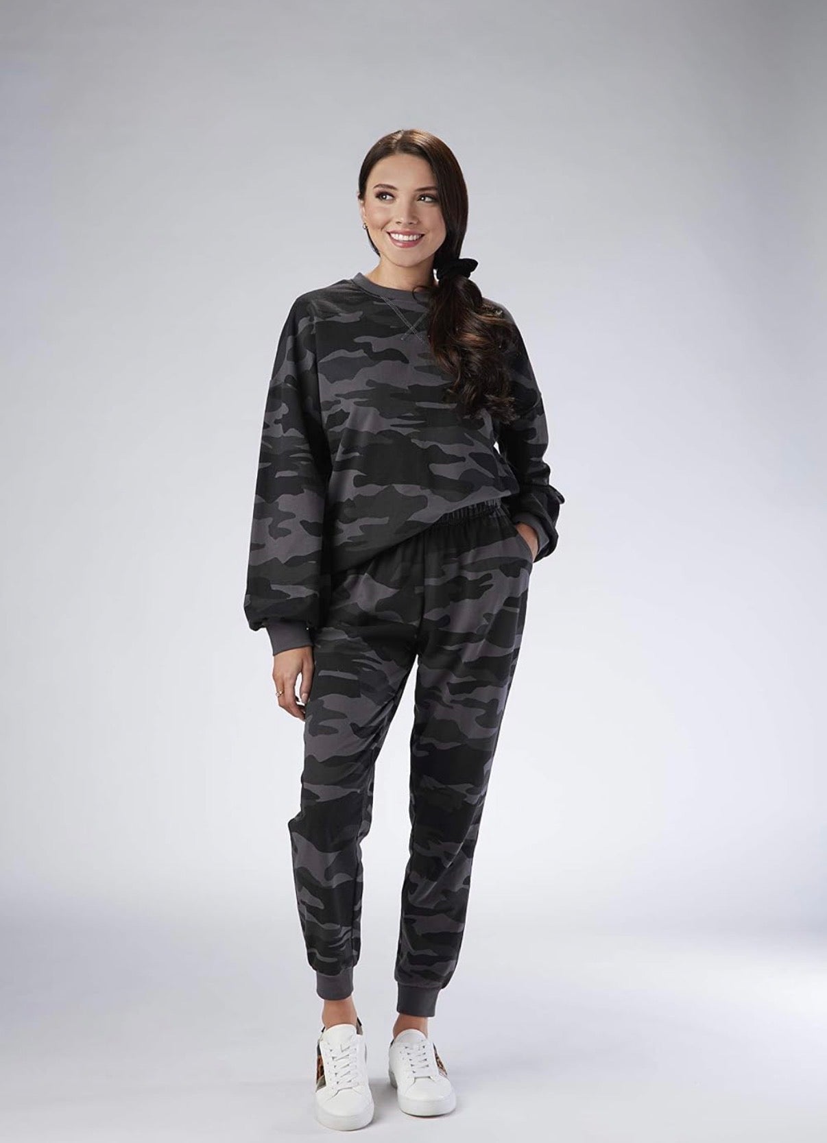 Miles Pullover Top in Black Camo