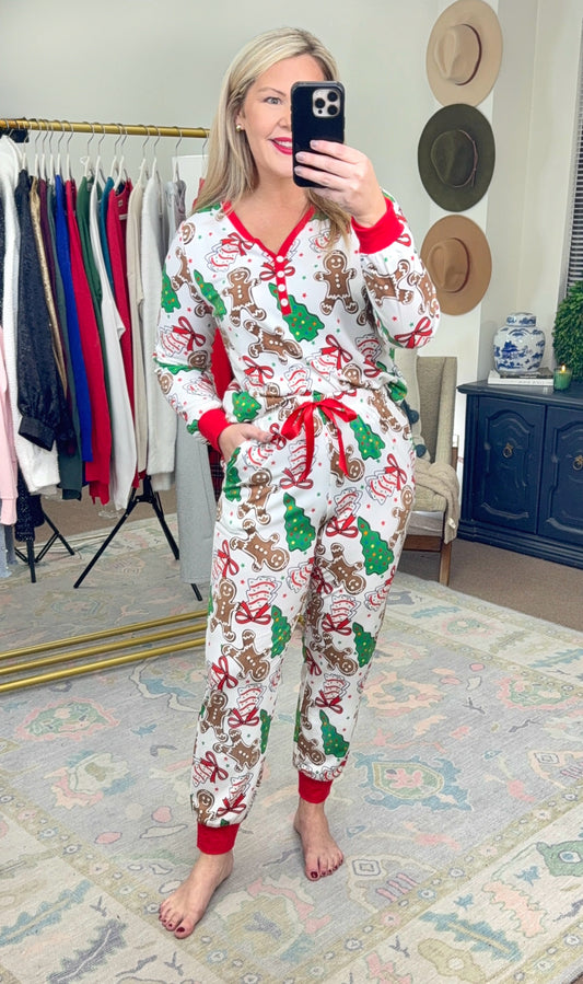 Sweet Dreaming Holiday Print Pajama Set